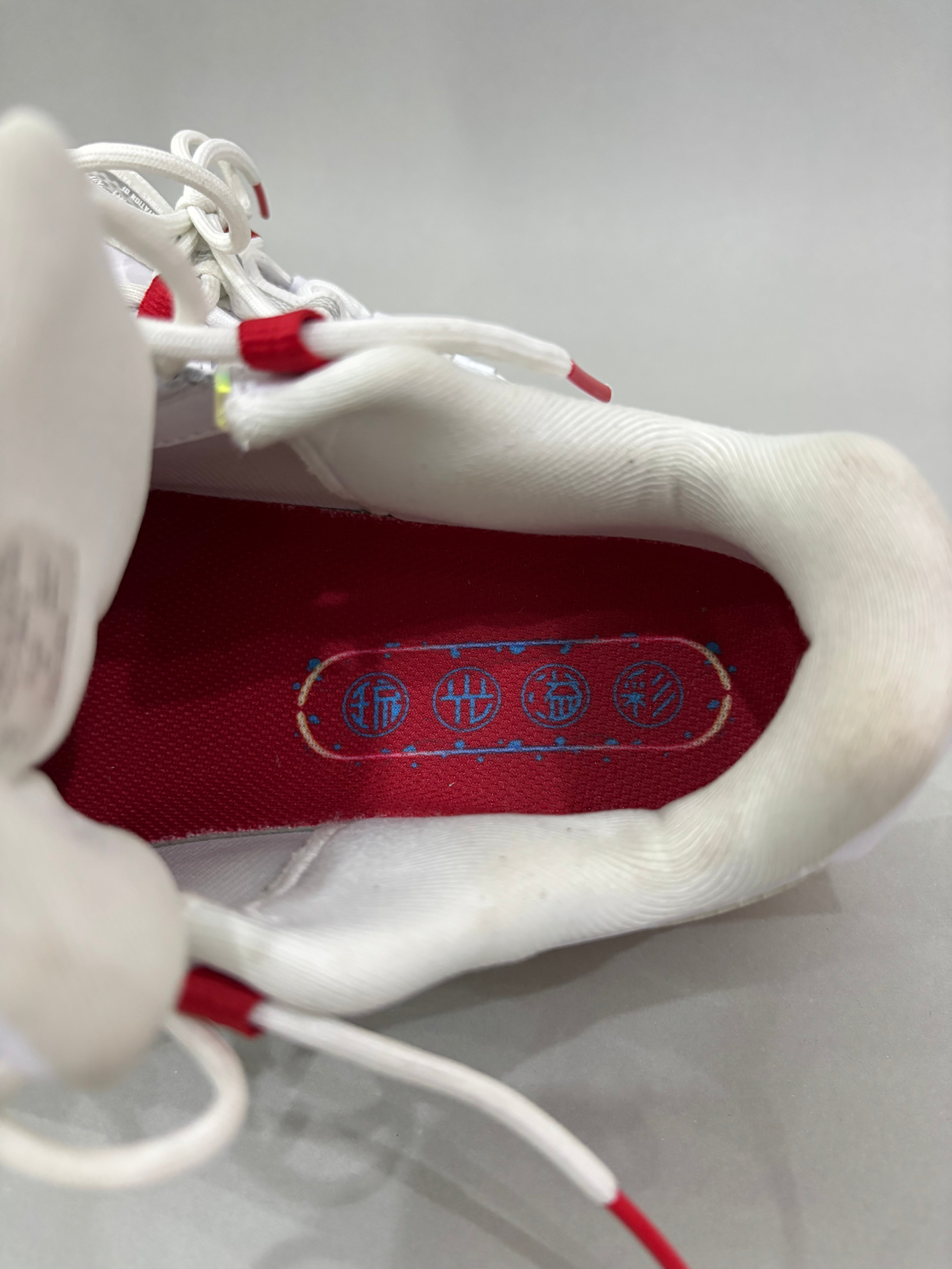 EUR 39 White Sneaker Shoes