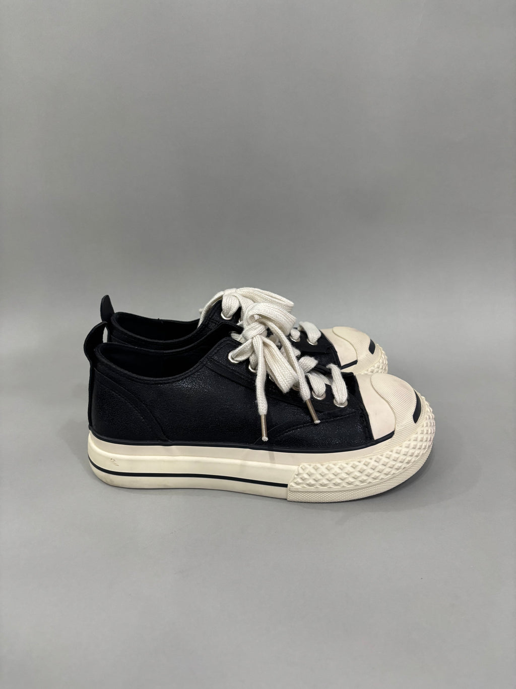 EUR 41 Black & White Sneaker Shoes