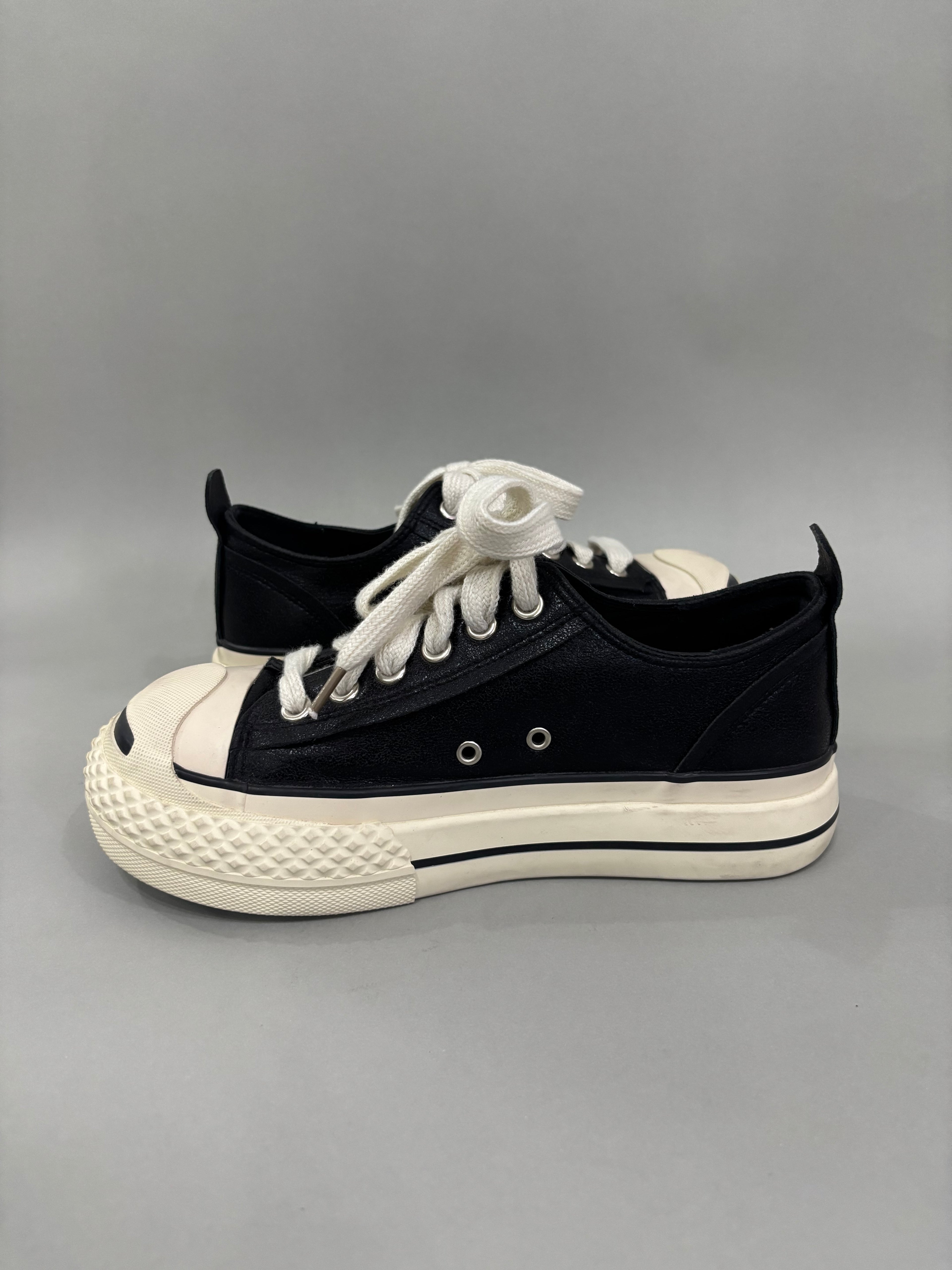 EUR 41 Black & White Sneaker Shoes