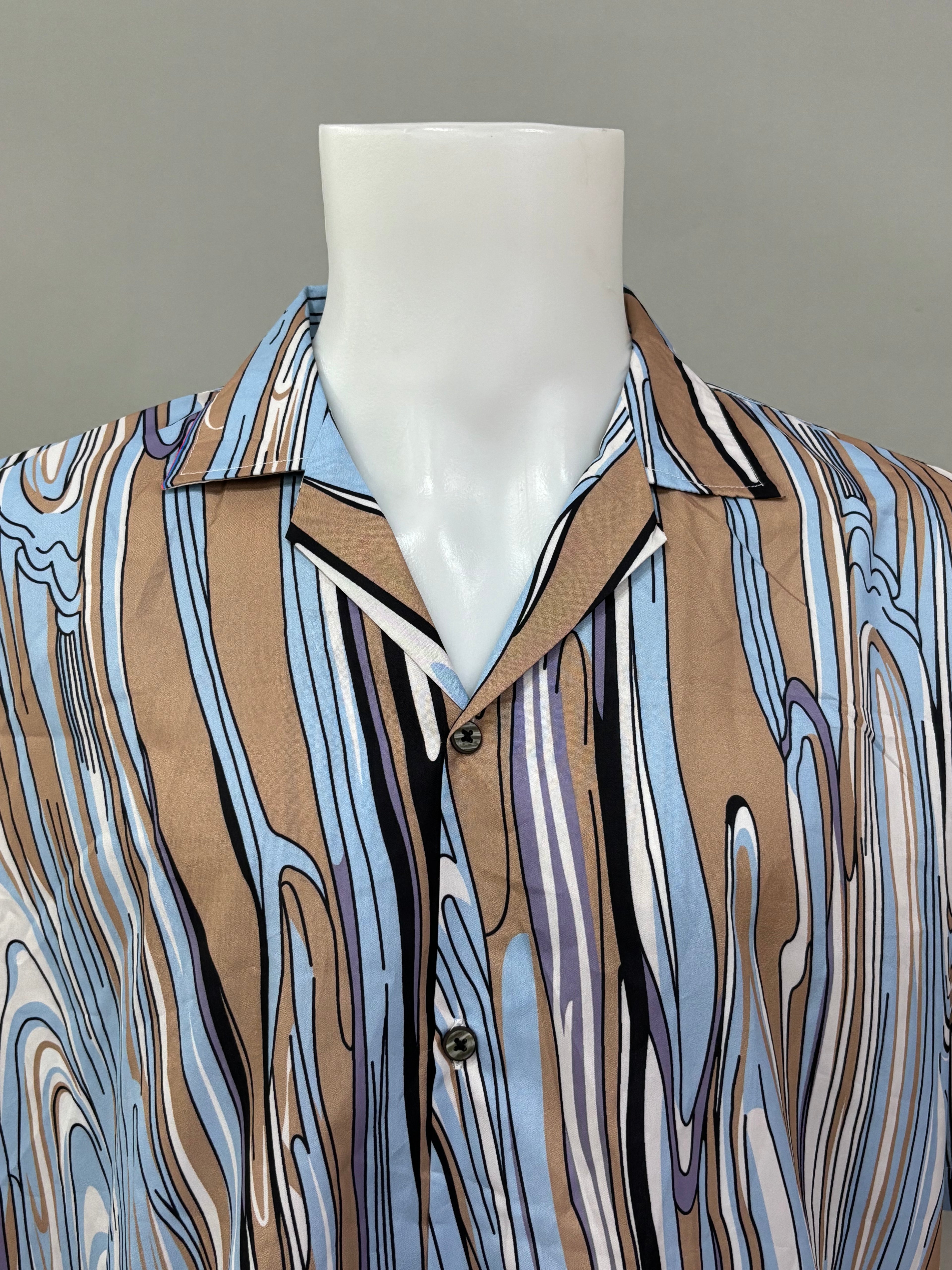 Large Swirl Print/Striking Mix Color Short Sleeve Bottom-Up