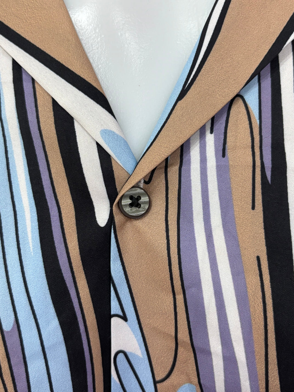 Large Swirl Print/Striking Mix Color Short Sleeve Bottom-Up